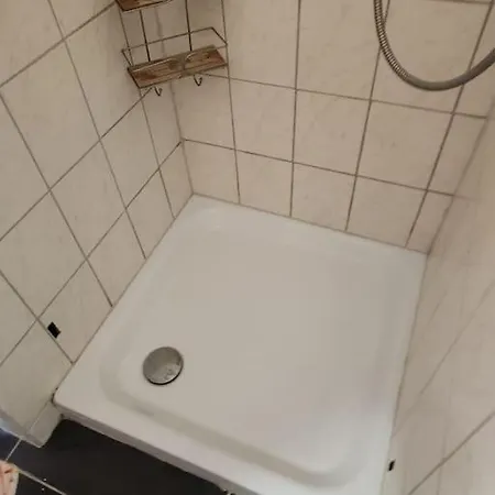 Einfache 1-zimmer In *